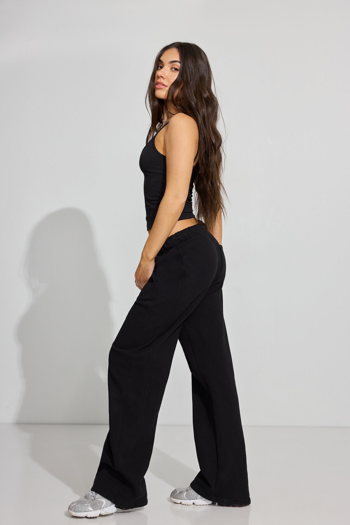 100091920_06V_1920x2880-40