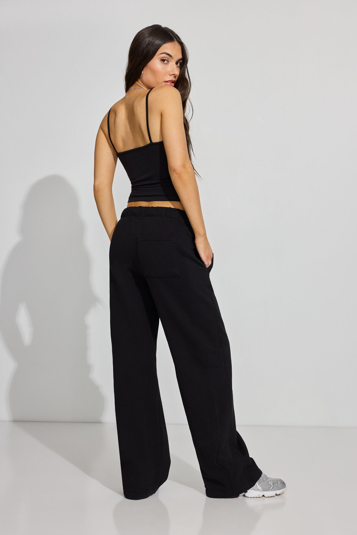 100091920_06V_alt2_1920x2880-40