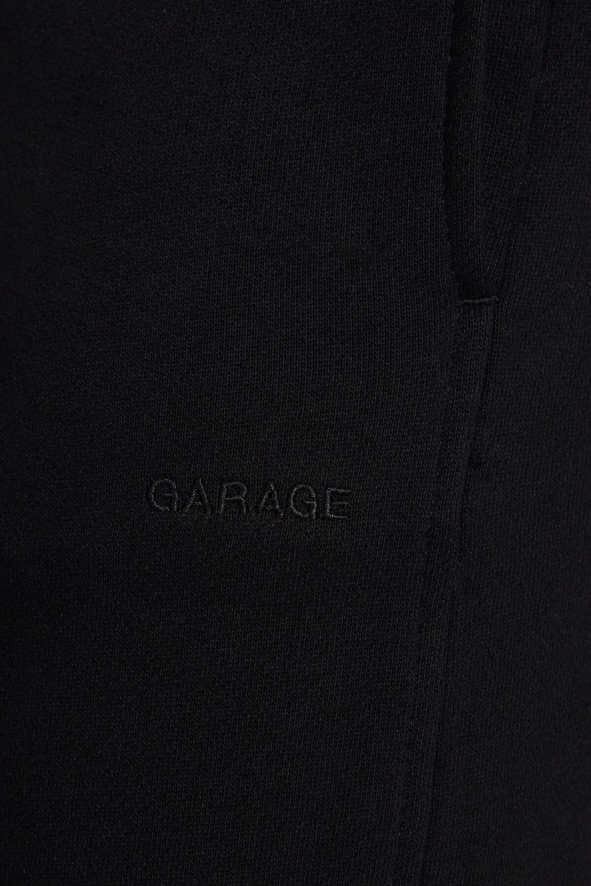 100091920_06V_alt4_1920x2880-1