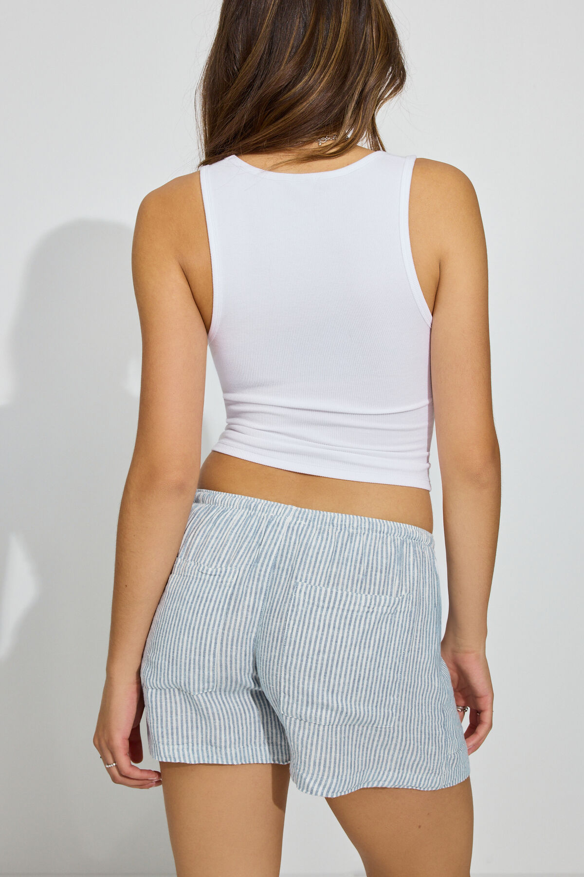 100095367_7VP_alt2_1920x2880-3