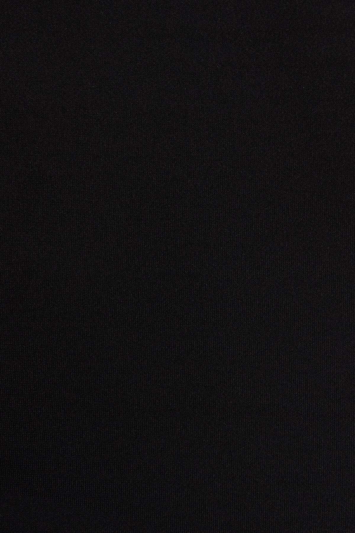 100098742_06V_alt4_1920x2880-5