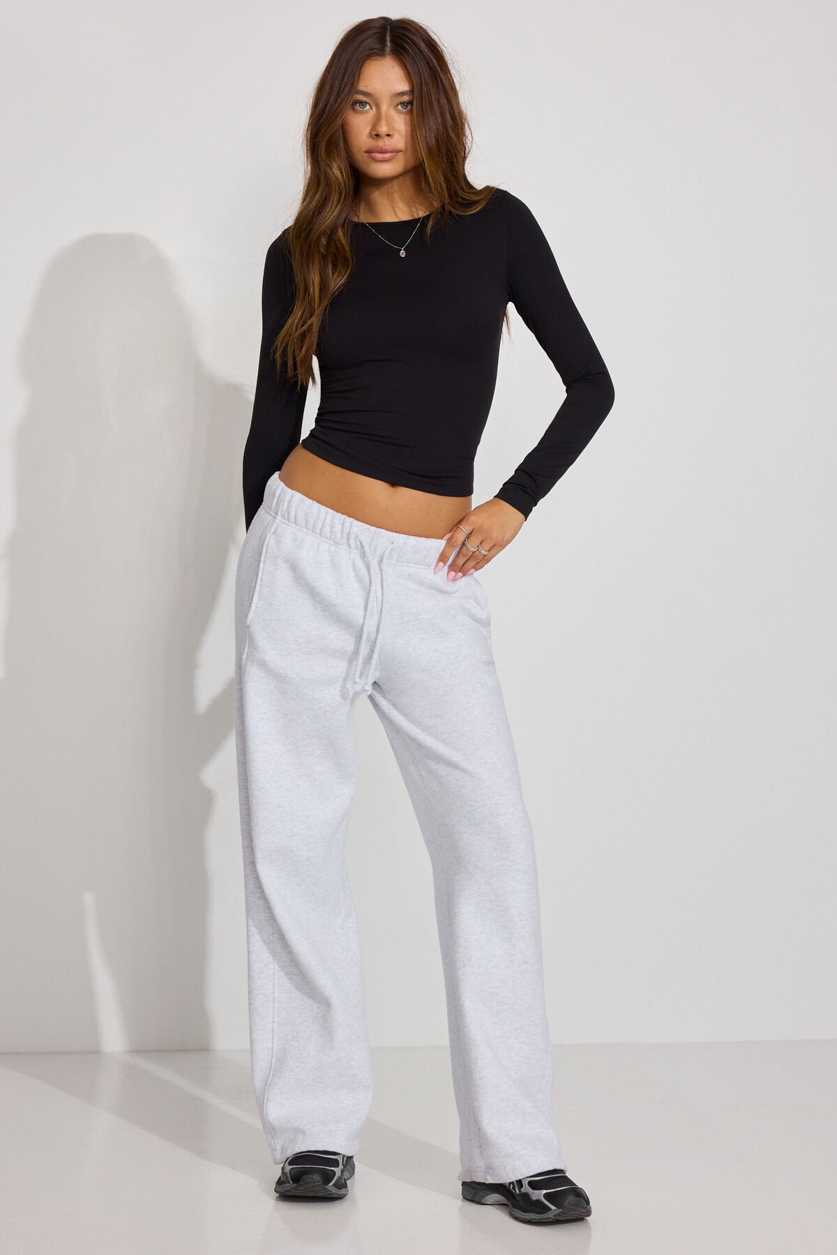 100100045_06V_alt1_1920x2880