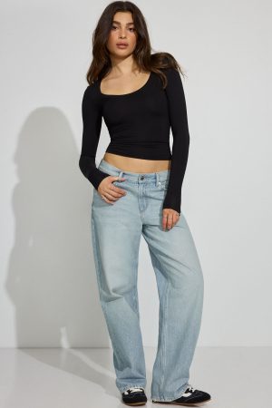 Smooth Scoop Neck Long Sleeve Top