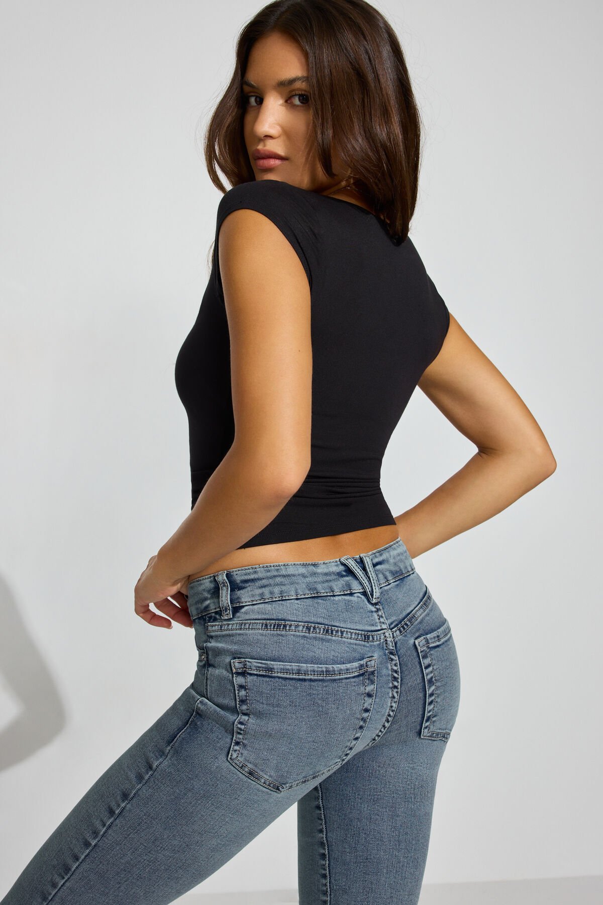 100100239_06V_alt2_1920x2880